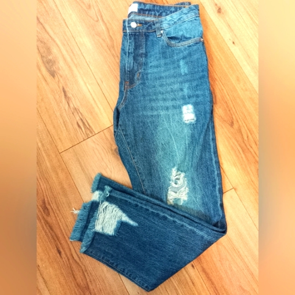 NWOT Muselooks relaxed fit distressed jeans Size 11